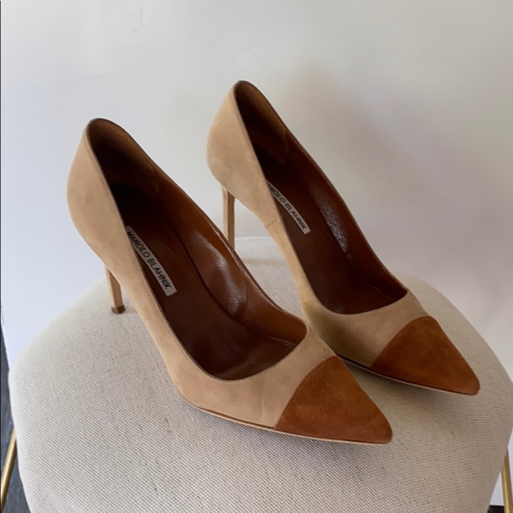 Manolo Blahnik Bipunta Cap-Toe Pump